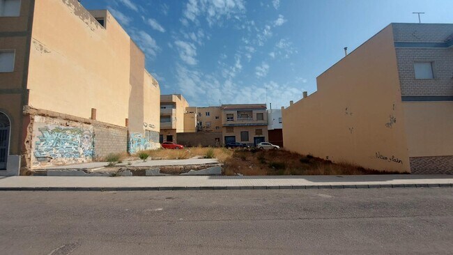 Más detalles de Paseo Santa María del Águila, 11, El Ejido - Terreno en venta
