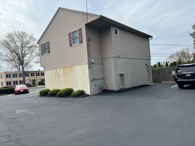 140 Route 33, Hamilton Township, NJ en venta - Foto del edificio - Imagen 2 de 18