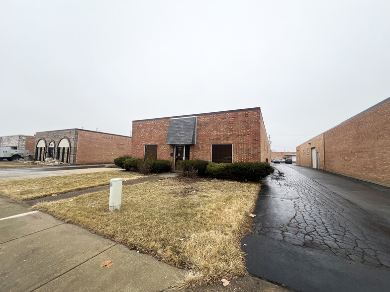 70 Joey Dr, Elk Grove Village, IL en venta - Foto del edificio - Imagen 1 de 12