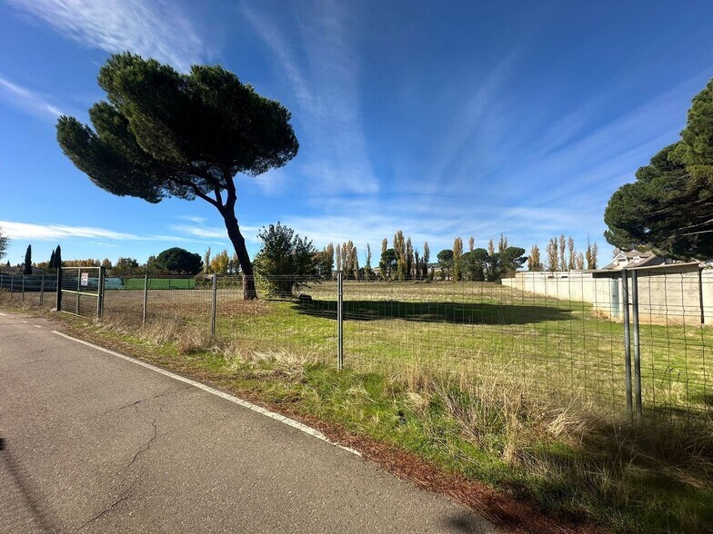 Calle Juan Ramón Jiménez, 19, Simancas, Valladolid en venta - Foto del edificio - Imagen 3 de 18