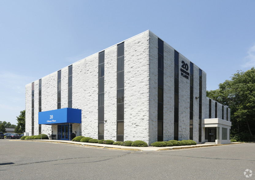 20 Gibson Pl, Freehold, NJ en alquiler - Foto del edificio - Imagen 1 de 4