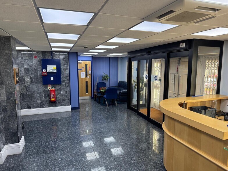 8-11 Clements Ln, Ilford en alquiler - Foto del edificio - Imagen 2 de 56