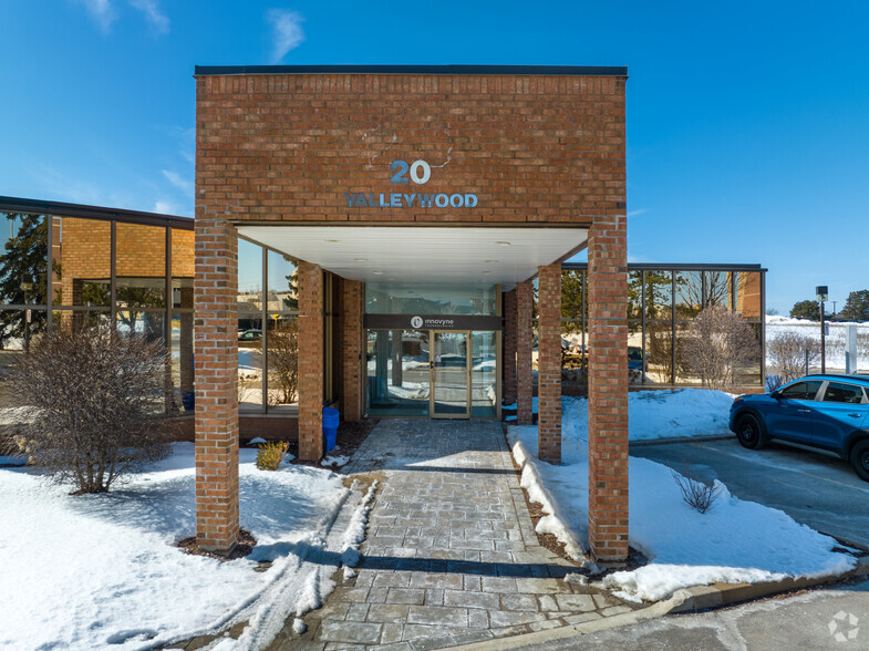 20 Valleywood Dr, Markham, ON en alquiler - Foto del edificio - Imagen 3 de 4