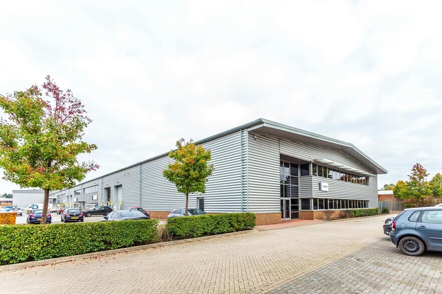 15 Doman Rd, Camberley en alquiler - Foto del edificio - Imagen 2 de 2