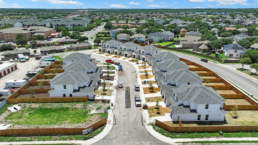 8606 Valentina Way, San Antonio, TX en venta - Foto del edificio - Imagen 3 de 24