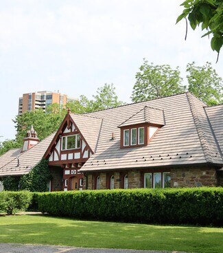 Más detalles de 1982 Islington Ave, Toronto, ON - Oficina en venta