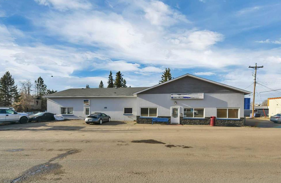 5016 50 Av, Sylvan Lake, AB en venta - Foto principal - Imagen 1 de 5