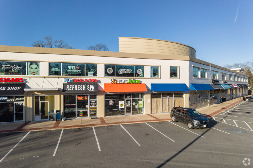 1051-1083 W Broad St, Falls Church, VA en alquiler - Foto del edificio - Imagen 1 de 13