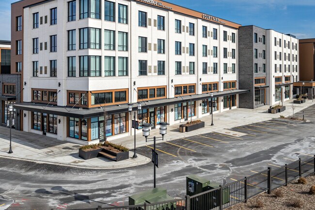 Más detalles de 20400 W Bluemound Rd, Brookfield, WI - Oficina/Local, local en alquiler