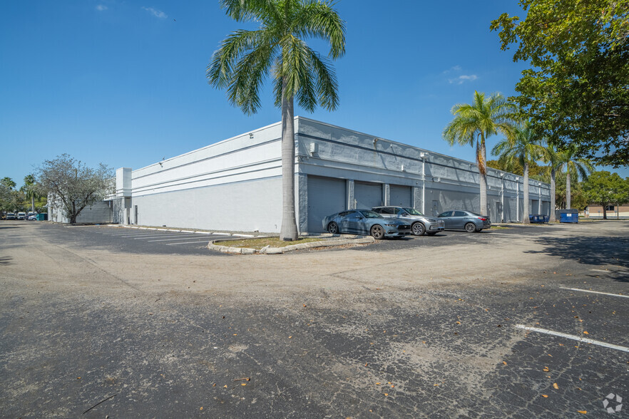 8880 NW 20th St, Doral, FL en alquiler - Foto del edificio - Imagen 3 de 10