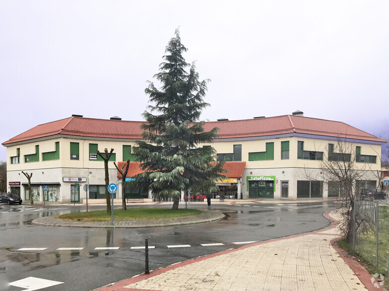 Avenida Marqués De Santillana, 18, Moralzarzal, Madrid en venta - Foto del edificio - Imagen 2 de 2