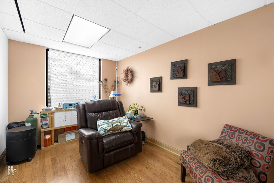 17W300 22nd St, Oakbrook Terrace, IL en alquiler - Foto del interior - Imagen 2 de 15