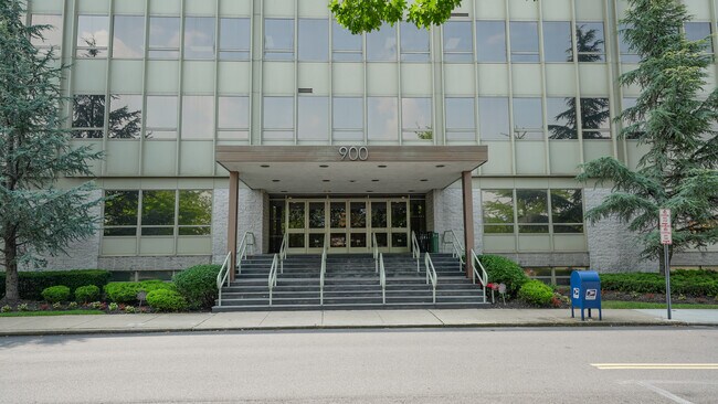 Más detalles de 900 Merchants Concourse, Westbury, NY - Oficina en venta