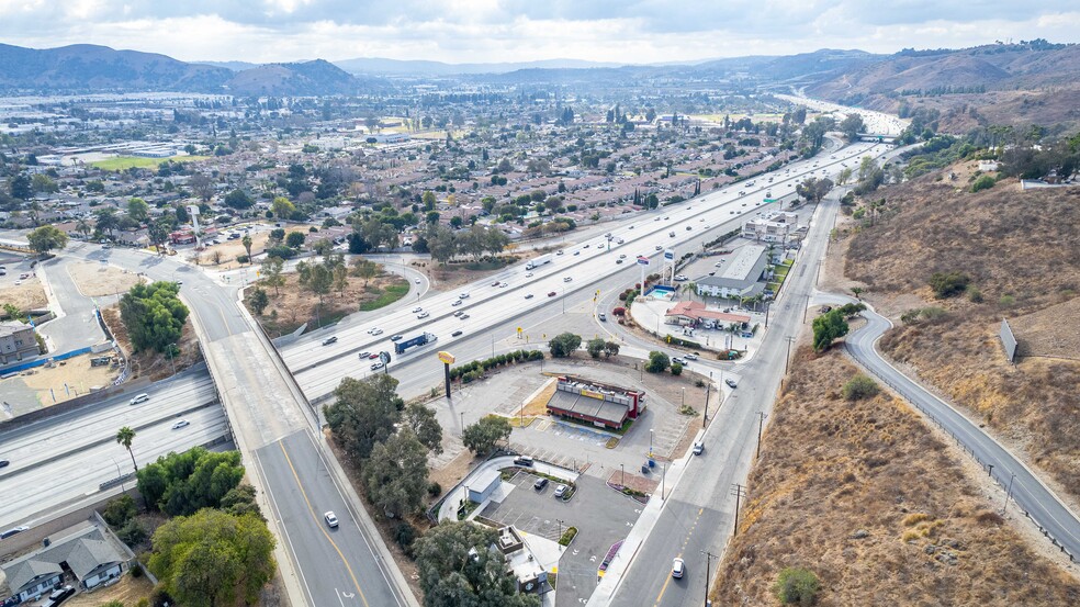 1504 Gillette Rd, Pomona, CA en alquiler - Foto del edificio - Imagen 2 de 9