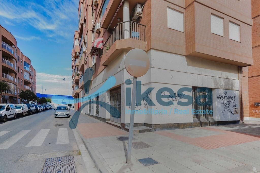 Local en Almería, Almería en venta Foto del edificio- Imagen 1 de 20