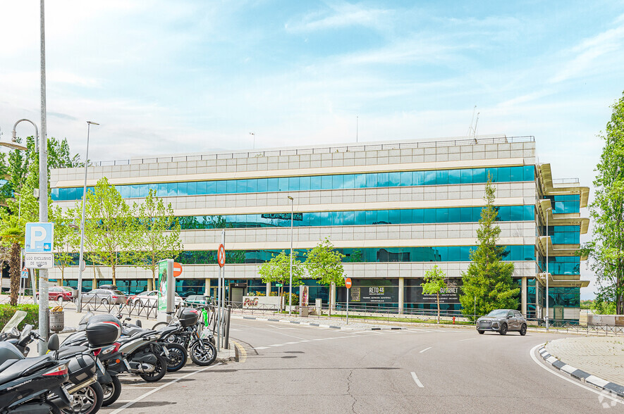 Avenida De Bruselas, 24, Alcobendas, Madrid en alquiler - Foto del edificio - Imagen 2 de 3