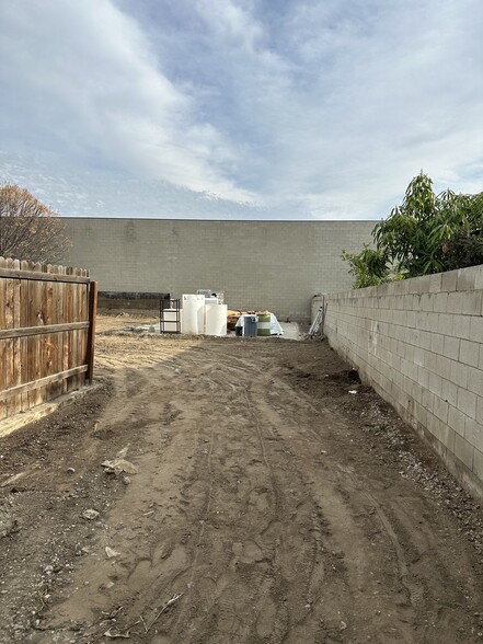 12422 Bromwich St, Pacoima, CA en alquiler - Foto del edificio - Imagen 3 de 18