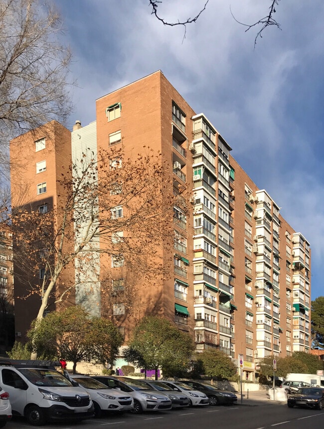 Más detalles de Calle de Fuentespina, 12, Madrid - Edificio residencial​ en venta