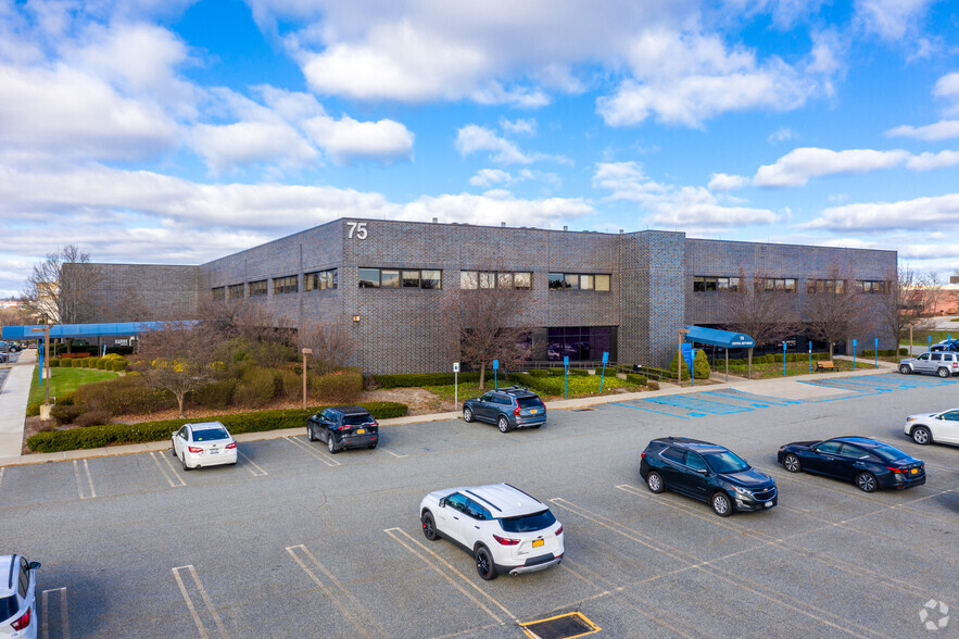 75 Crystal Run Rd, Middletown, NY en alquiler - Foto del edificio - Imagen 1 de 7