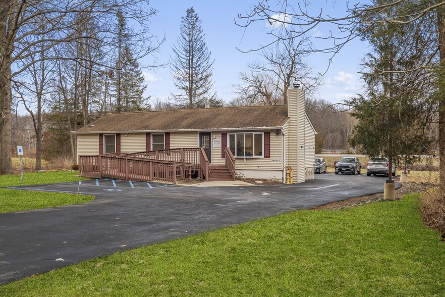 66 N Putt Corners Rd, New Paltz, NY en venta - Foto del edificio - Imagen 3 de 42