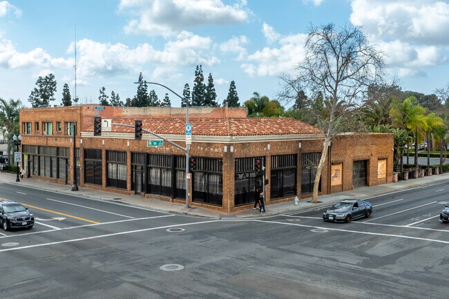 Más detalles de 100 S Main St, Santa Ana, CA - Local en venta
