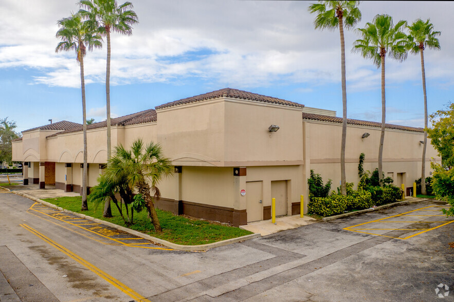 2301 N University Dr, Sunrise, FL en alquiler - Foto del edificio - Imagen 1 de 4