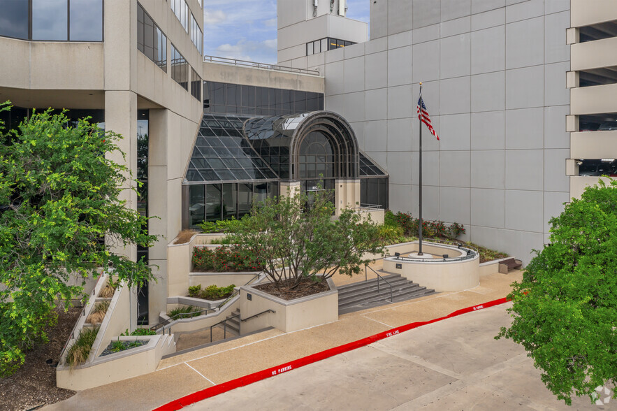 8023 Vantage Dr, San Antonio, TX en alquiler - Foto del edificio - Imagen 3 de 6