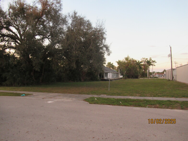 1925 Suwanee Ave, Fort Myers, FL en venta - Foto principal - Imagen 1 de 5