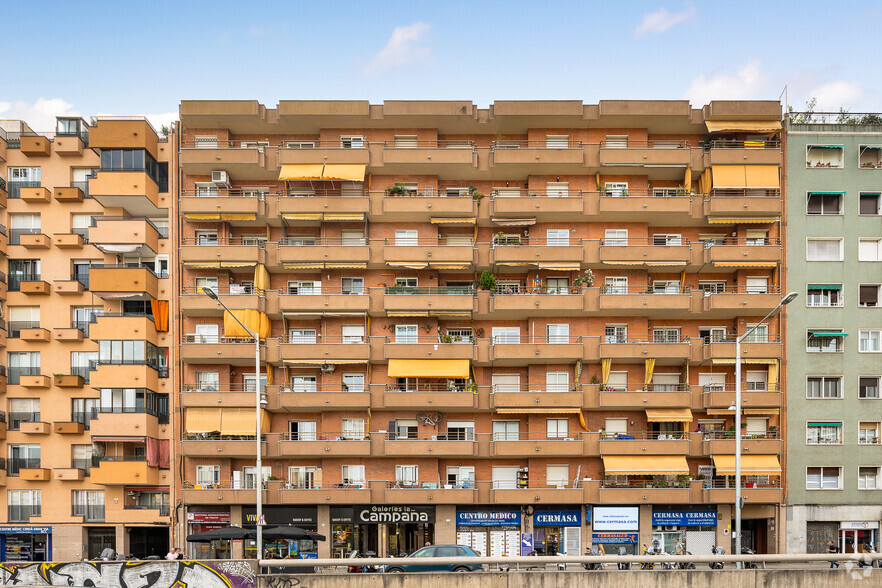 Edificio residencial en Barcelona, Barcelona en venta - Foto principal - Imagen 1 de 3