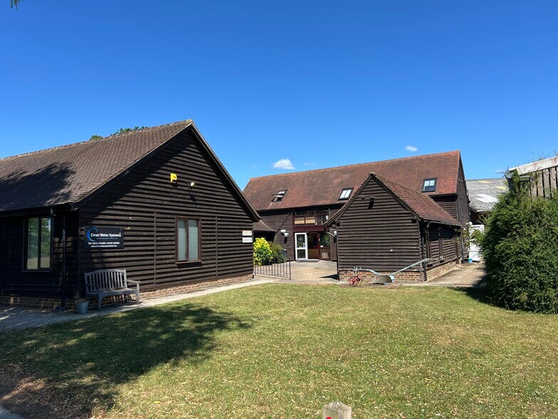 The Barn, Dawes Farm, Bognor Road, Warnham, Warnham en alquiler - Foto del edificio - Imagen 2 de 9