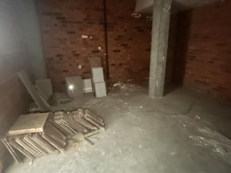 Local en Torre de Peñafiel en venta - Foto del edificio - Imagen 2 de 8