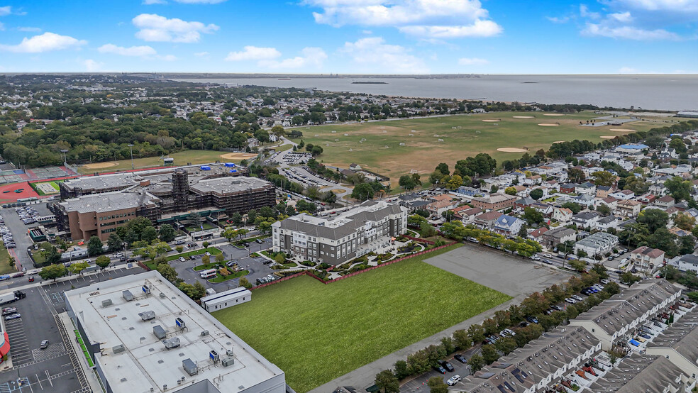 460 New Dorp Ln, Staten Island, NY en venta - Foto del edificio - Imagen 3 de 9