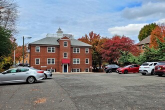 210 Little Falls St, Falls Church, VA en alquiler Foto del edificio- Imagen 2 de 20