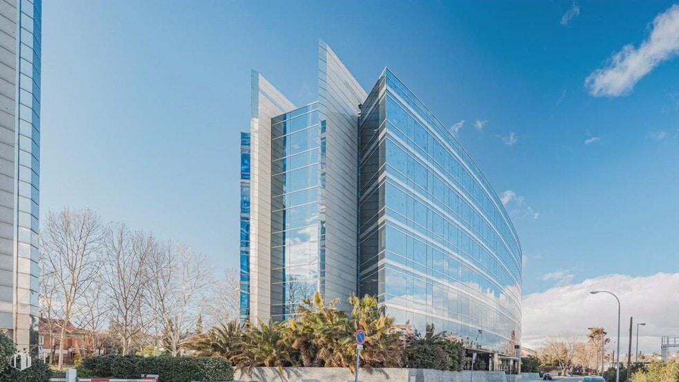 Calle de Eucalipto, 25, Madrid, Madrid en alquiler - Vídeo de anuncio comercial - Imagen 2 de 21