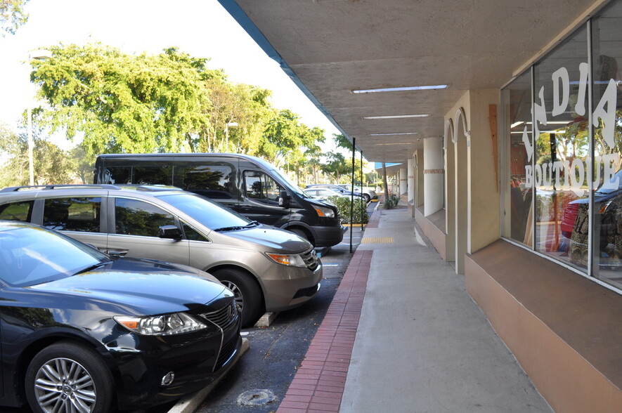 7200-7300 W Oakland Park Blvd, Lauderhill, FL en alquiler - Foto del edificio - Imagen 3 de 5