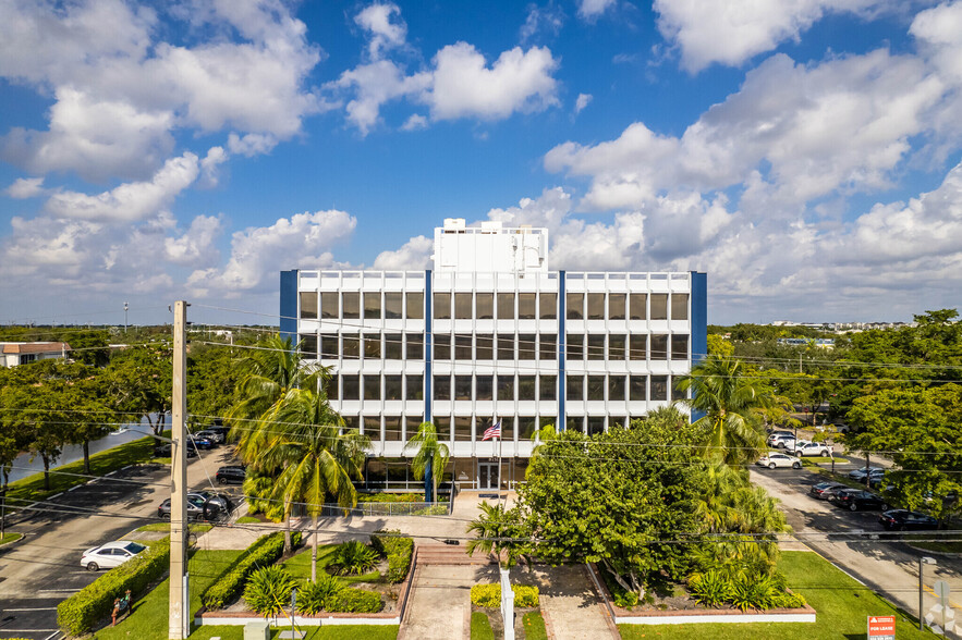 8751 W Broward Blvd, Plantation, FL en alquiler - Foto del edificio - Imagen 1 de 5