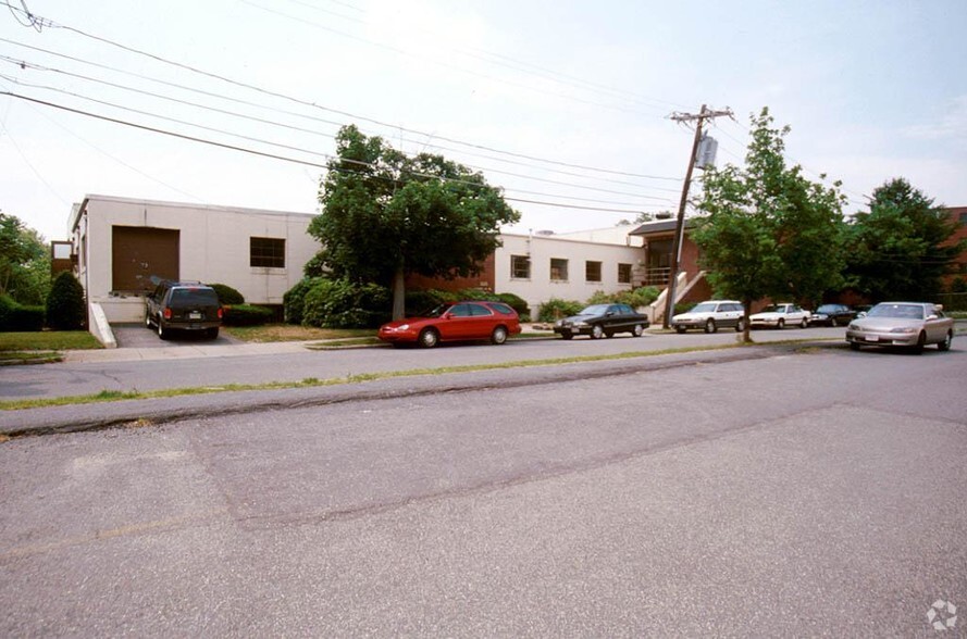 225 Riverview Ave, Newton, MA en alquiler - Foto del edificio - Imagen 3 de 5