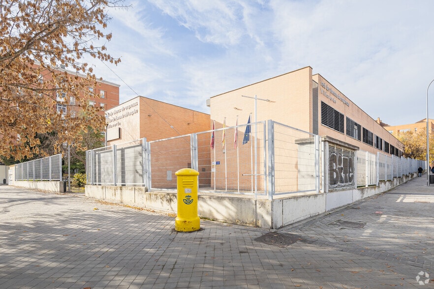 Avenida Orovilla, 54, Madrid, Madrid en alquiler - Foto del edificio - Imagen 1 de 3