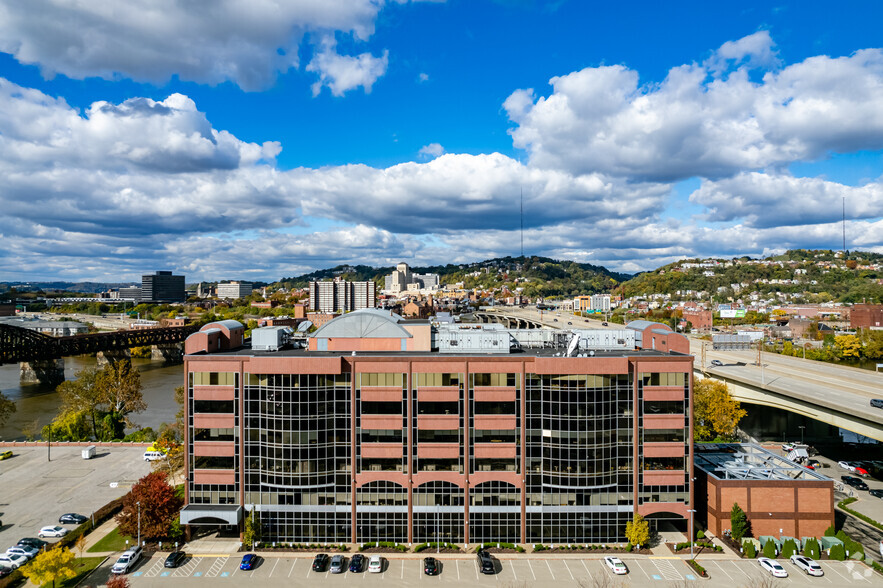 1251 Waterfront Pl, Pittsburgh, PA en alquiler - Foto del edificio - Imagen 2 de 5