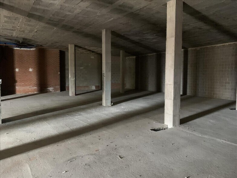 Local en Mondragón en venta - Foto del edificio - Imagen 2 de 12