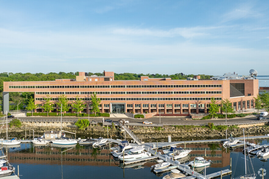 208 Harbor Dr, Stamford, CT en alquiler - Foto del edificio - Imagen 2 de 9