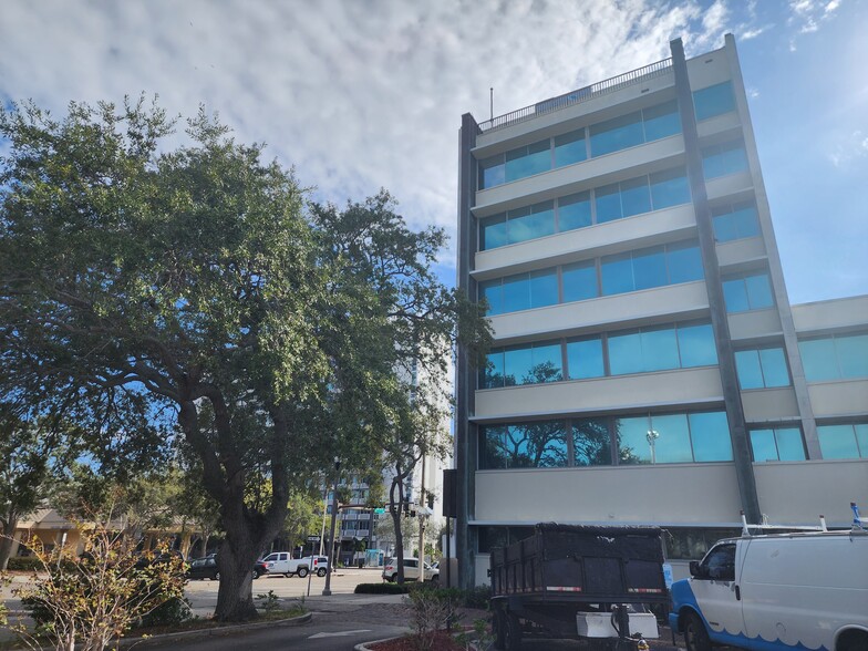 33 6th St S, Saint Petersburg, FL en alquiler - Foto del edificio - Imagen 1 de 8