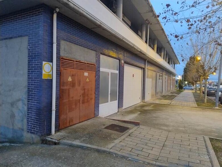 Local en Cistérniga en venta - Foto del edificio - Imagen 3 de 3