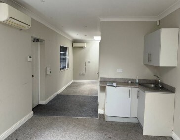 10A Church St, Esher en venta - Foto del interior - Imagen 2 de 2