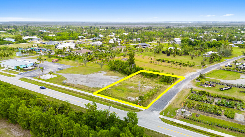 8078 Stringfellow Rd, Saint James City, FL en venta - Foto del edificio - Imagen 2 de 42