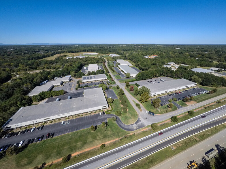 140 Corporate Dr, Spartanburg, SC en alquiler - Foto del edificio - Imagen 1 de 17