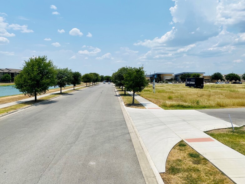 2045 Sundance Parkway, New Braunfels, TX en venta - Foto del edificio - Imagen 2 de 7