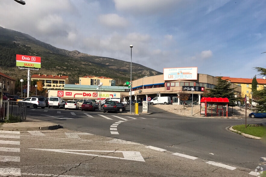 Calle de las Pozas, 181, San Lorenzo de El Escorial, Madrid en alquiler - Foto del edificio - Imagen 2 de 2