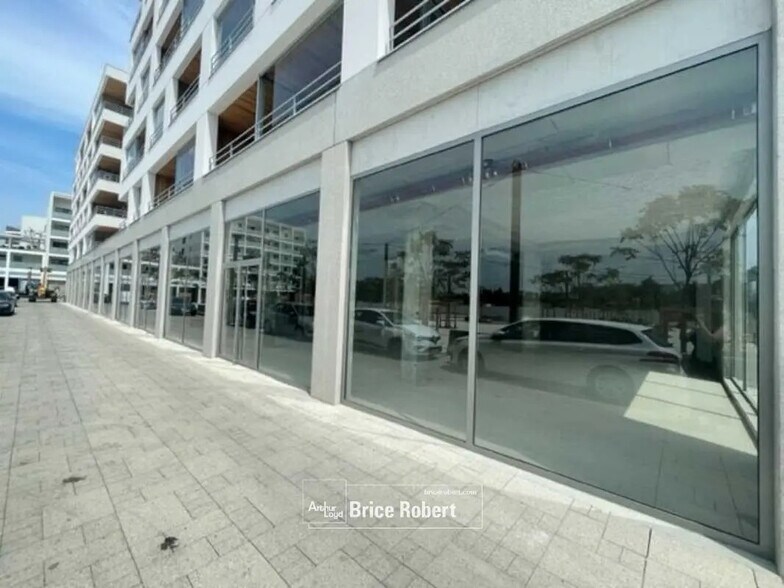 Local en Bron en alquiler - Foto del edificio - Imagen 3 de 5