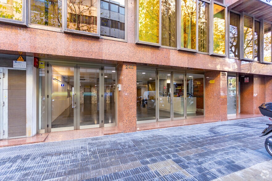 Carrer de la Diputació, 238, Barcelona, Barcelona en alquiler - Foto del edificio - Imagen 3 de 4